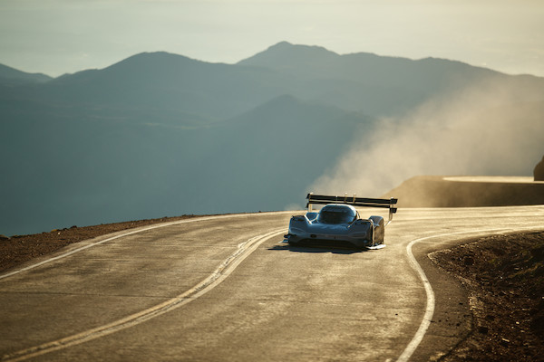 I.D R Pikes Peak bije rekord trasy